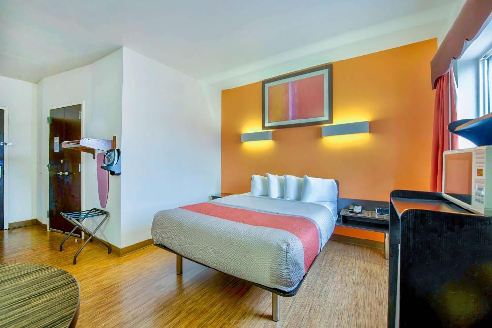 Queen Room - Disability Access - Non-Smoking interior